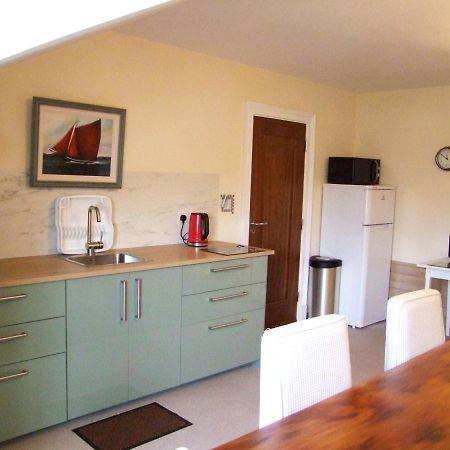 Glendalough Scenery Farmhouse Roundwood Extérieur photo