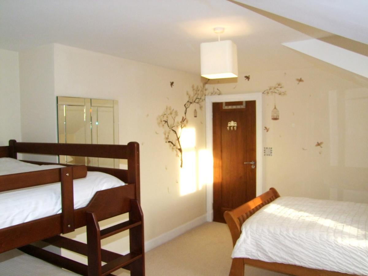 Glendalough Scenery Farmhouse Roundwood Extérieur photo
