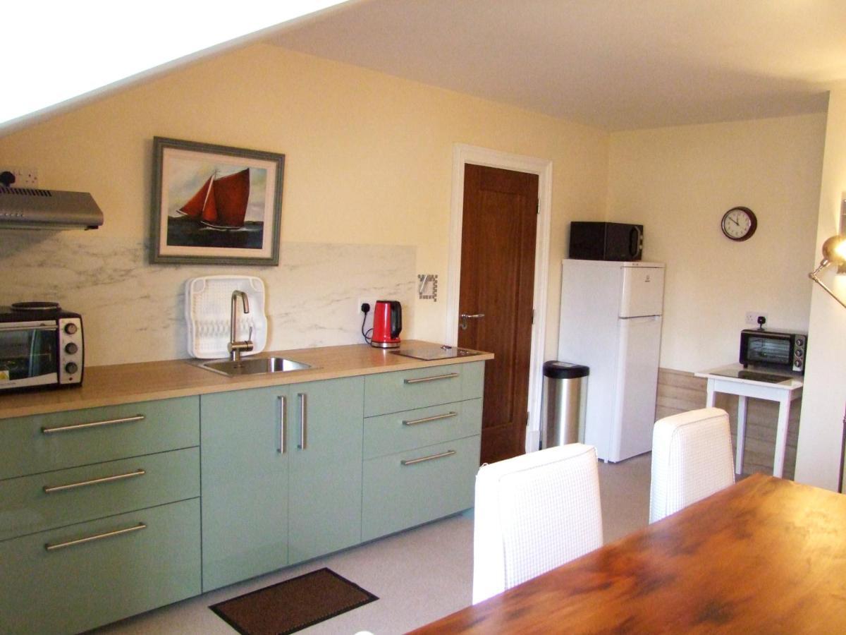 Glendalough Scenery Farmhouse Roundwood Extérieur photo