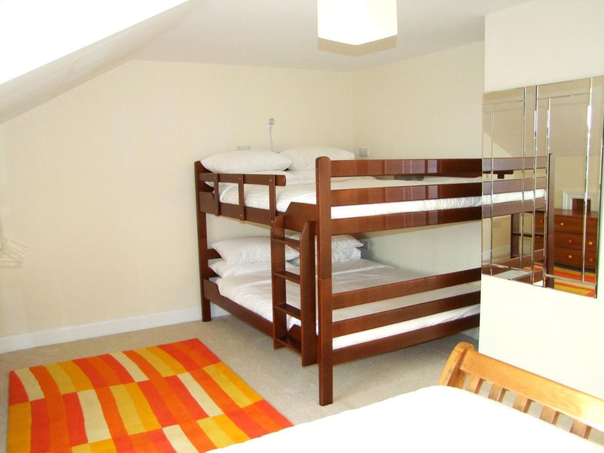 Glendalough Scenery Farmhouse Roundwood Extérieur photo
