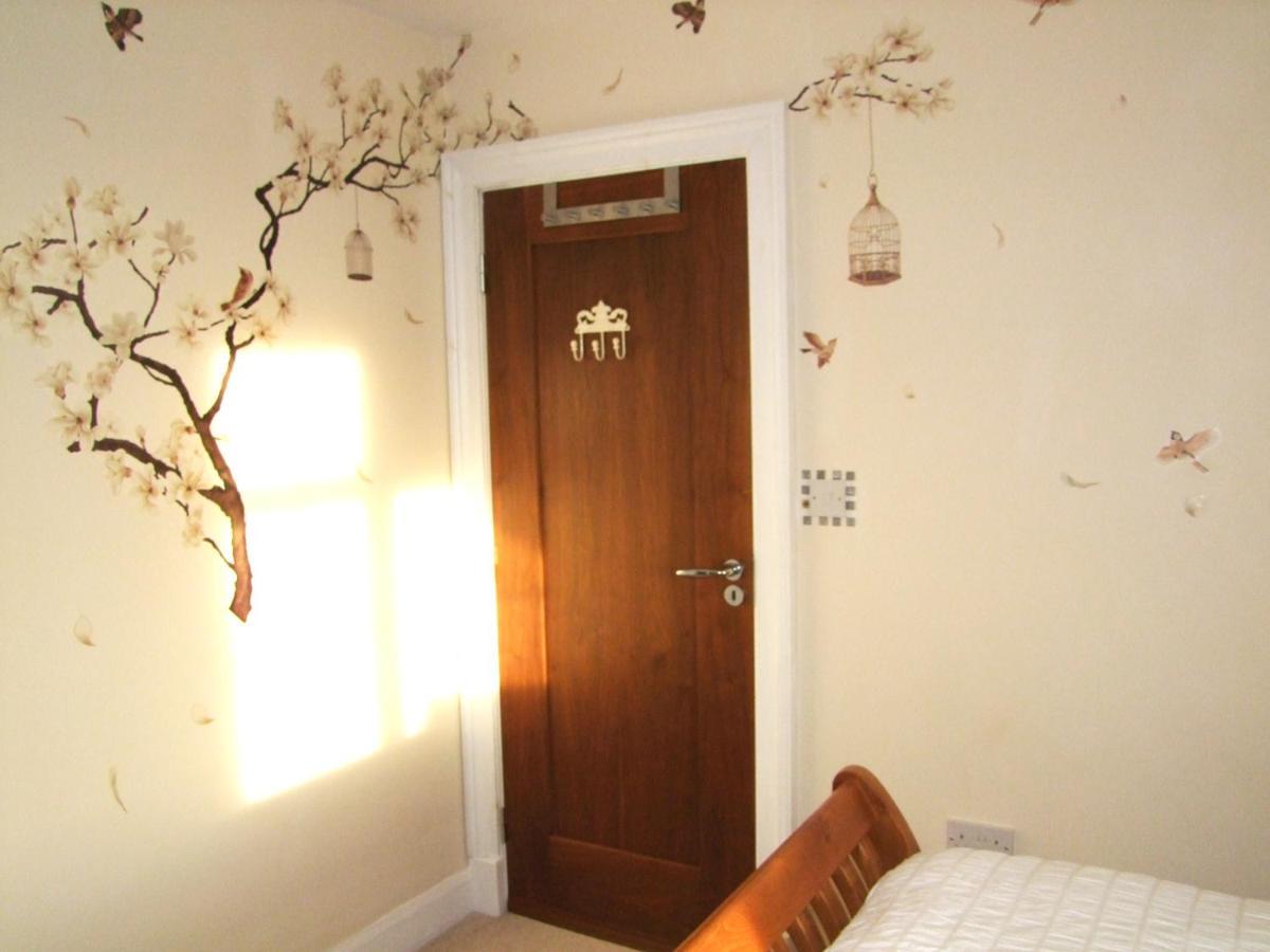 Glendalough Scenery Farmhouse Roundwood Extérieur photo