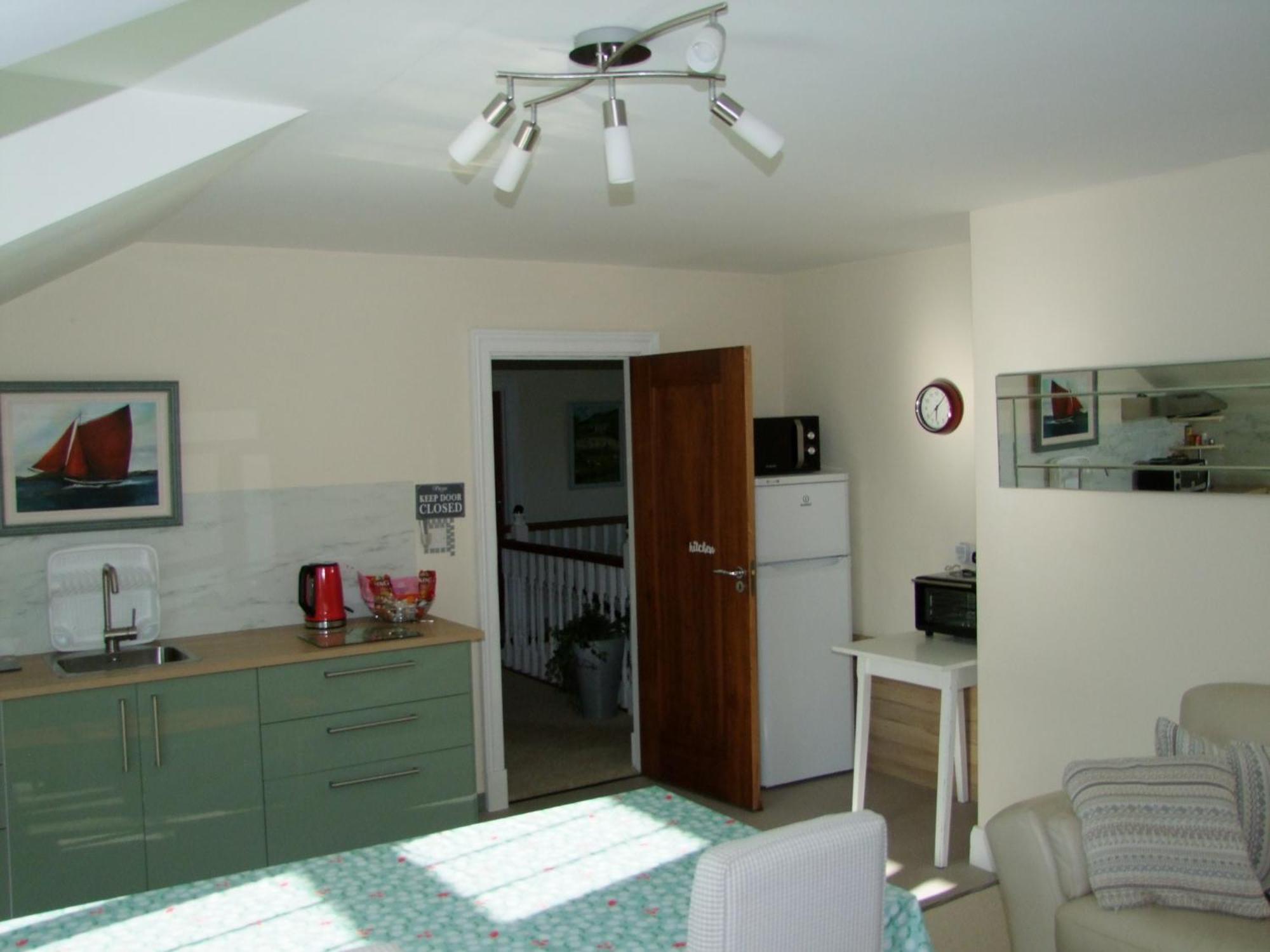 Glendalough Scenery Farmhouse Roundwood Extérieur photo