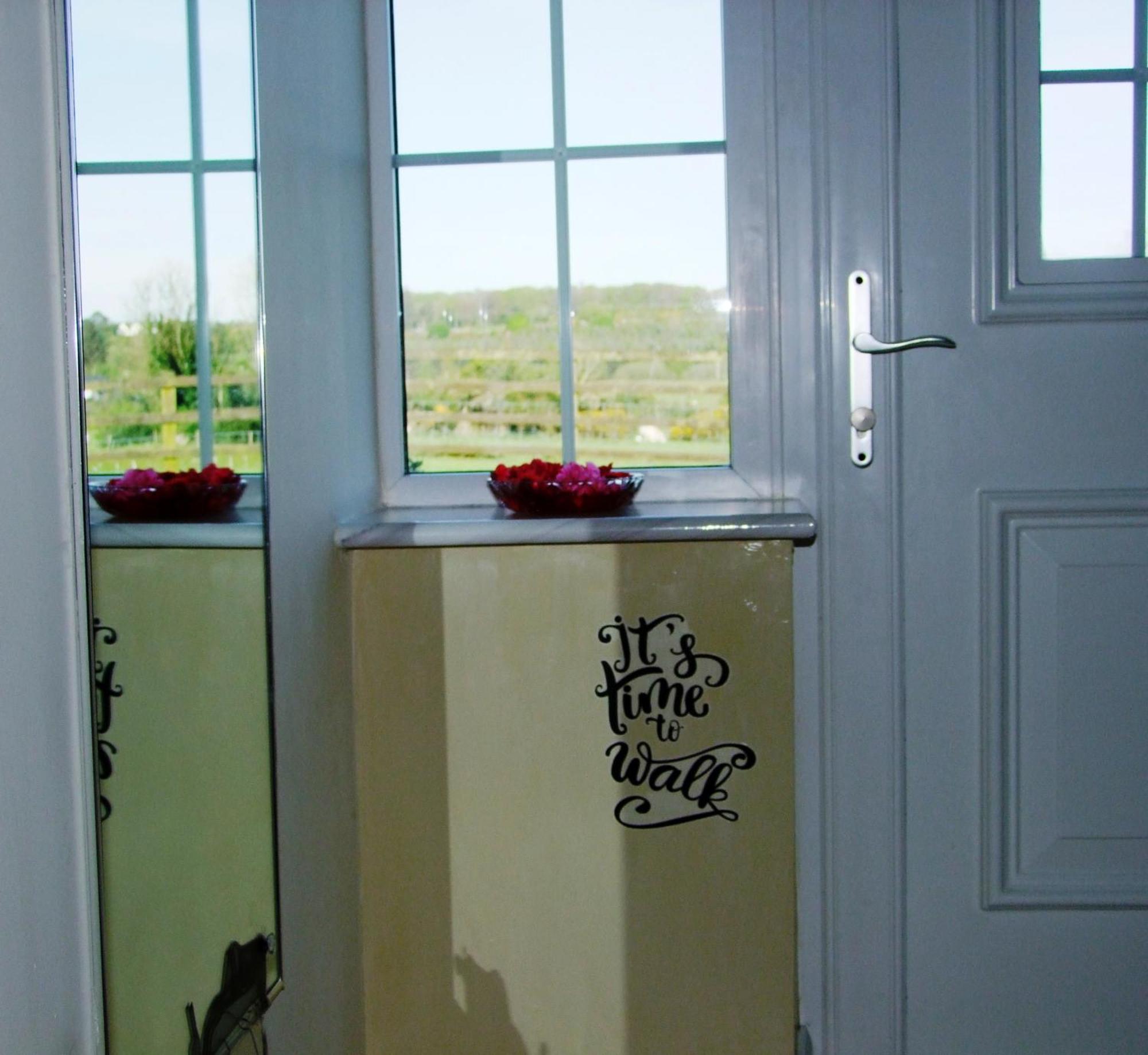 Glendalough Scenery Farmhouse Roundwood Extérieur photo
